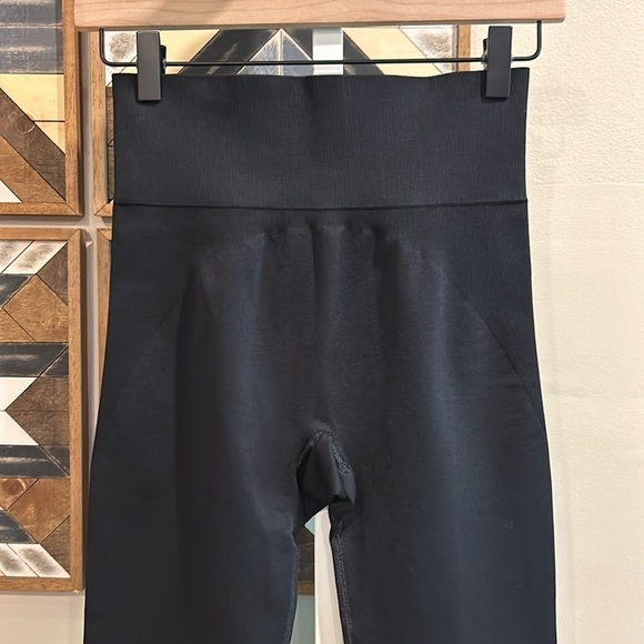 Cuyana Stretch High Waist Leggings Black Small / Medium - Picture 3 of 6